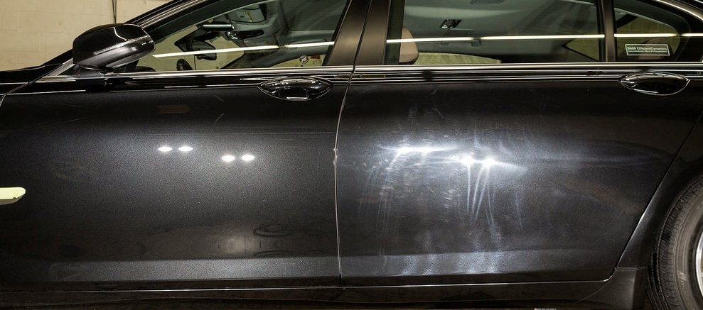 Дефект голограммы на лакокрасочном покрытии кузова автомобиля