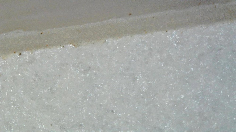 Клеевой шов под микроскопом оклеенного ламинированного МДФ